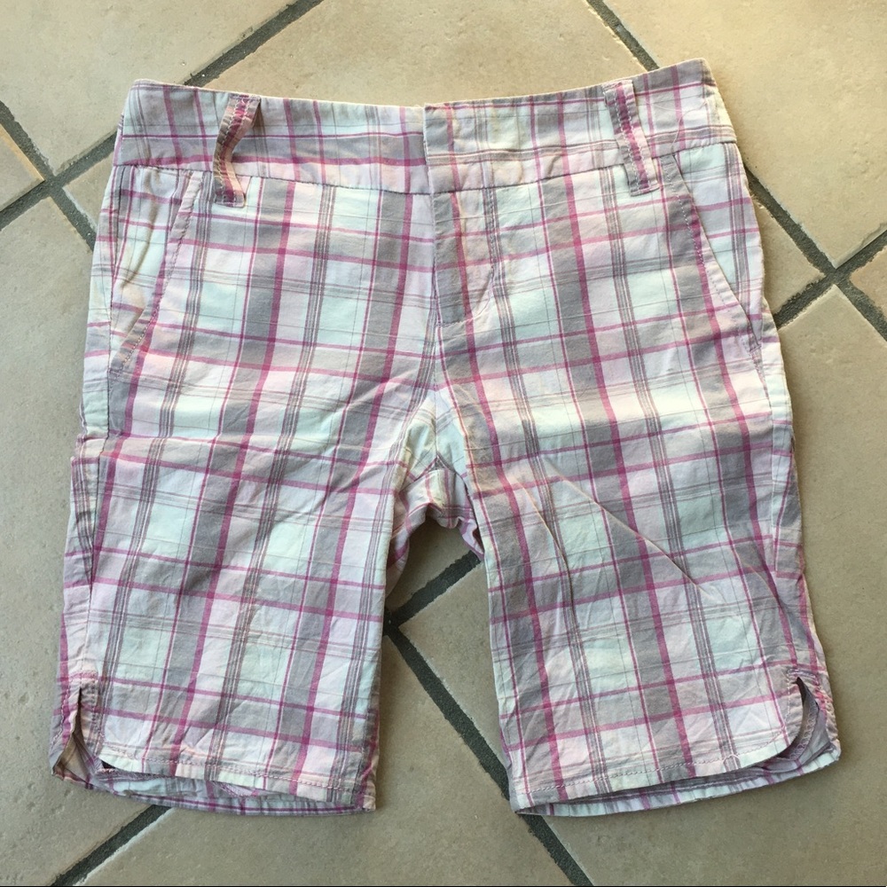 Like-new cotton plaid shorts